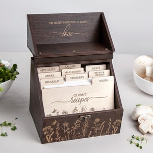 Boîte de recettes de famille héritage Boîte de cartes de recettes en bois personnalisée 4 x 6 5 x 7 Cadeau Saint Valentin pour femme Boîte de rangement de recettes personnalisées Cadeau pour elle