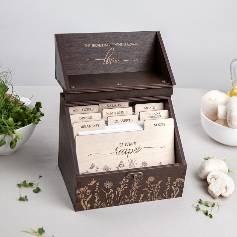 Heirloom Family Recipe Box Personalized Wooden Recipe Card Box 4x6 5x7 Valentines Day Gift for Wife Custom Recipe Storage Box Gift for Her