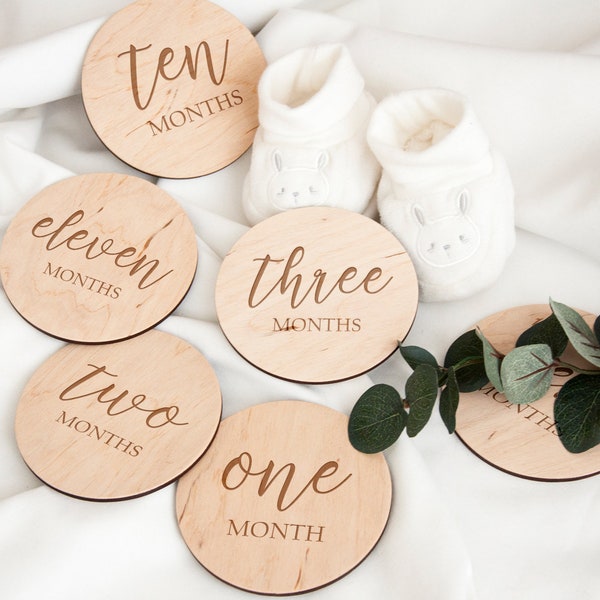 Baby Monthly Milestones - Set of 15, Baby Milestone Cards, Wooden Milestone Signs, Newborn Photo Prop, Birth Announcement, Baby Shower Gift