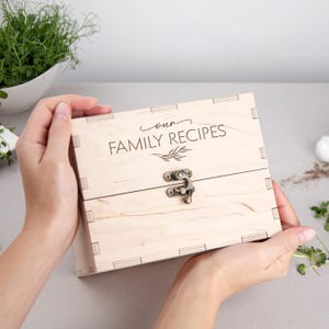 Family Heirloom Recipe Box Personalized Wooden Recipe Card Box with Dividers & Cards Custom Recipe Storage Box Housewarming Gift for Couple