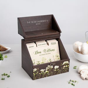 Caja de recetas de madera de 4 x 6/5 x 7 pulgadas, regalo de Navidad personalizado para mamá, abuela, esposa, caja de recetas personalizada + divisores y tarjetas, decoración de cocina de estilo rústico.