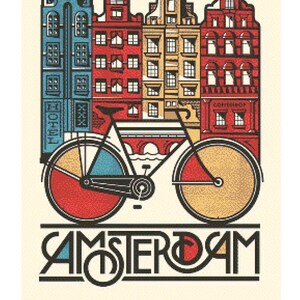 Può includere: Uno schema di punto croce con una bicicletta davanti a una fila di edifici colorati con la parola "AMSTERDAM" in un font stilizzato sotto. Lo schema è intitolato "Patrizia Country House Cross Stitch".