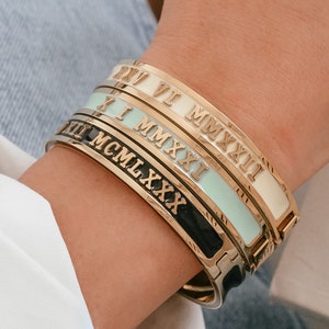 Bracelet jonc date et chiffres romains personnalisés, bracelet avec charnière et fermoir, cadeau d'anniversaire de mariage, bijoux personnalisés de luxe, cadeau pour femme