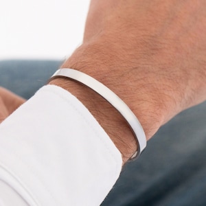 Pulsera de plata, oro o gris para hombre, mate o brillante, joya apilable, brazalete ajustable, ideal como regalo para papá, padre, novio o aniversario.