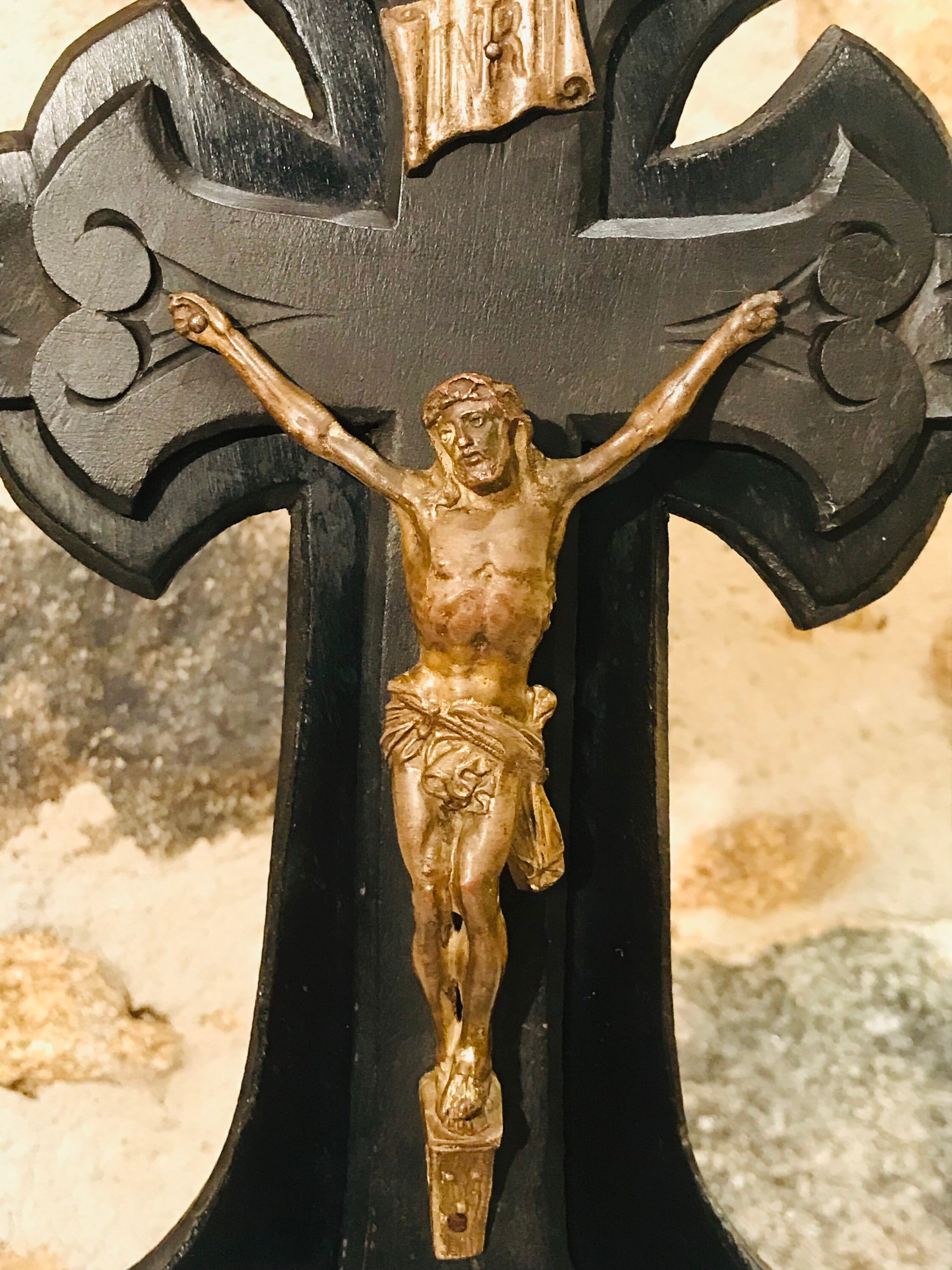 Crucifix En bois noirci