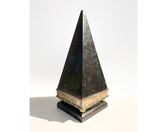 Vintage Postmoderno Nero Tessellated Marmo Pietra Piramide Obelisco Scultura Minimal MCM Retro Astratto 70s 80s