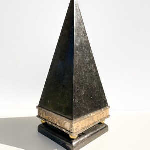 Vintage Postmodern Schwarzer Tessellierter Marmor Stein Pyramide Obelisk Skulptur Minimal MCM Retro Abstrakt 70er 80er Jahre Bild 5