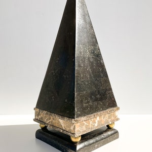 Vintage Postmodern Schwarzer Tessellierter Marmor Stein Pyramide Obelisk Skulptur Minimal MCM Retro Abstrakt 70er 80er Jahre Bild 9