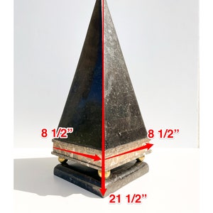 Vintage Postmodern Schwarzer Tessellierter Marmor Stein Pyramide Obelisk Skulptur Minimal MCM Retro Abstrakt 70er 80er Jahre Bild 10