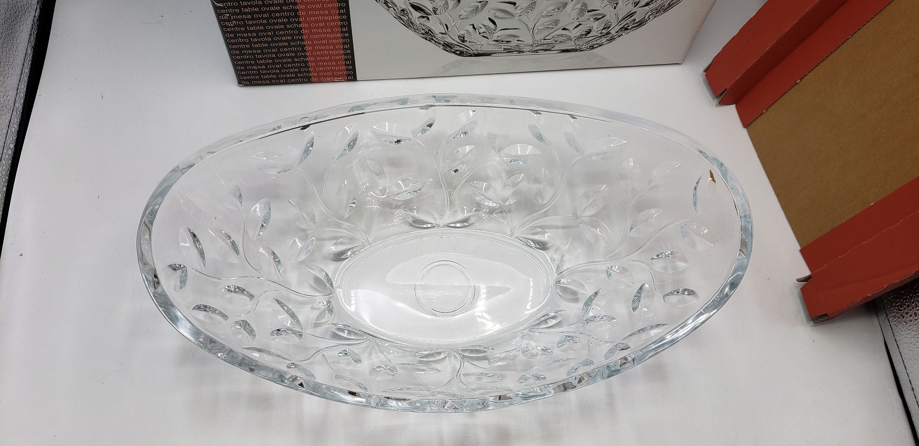 CENTROTAVOLA OVALE IN CRISTALLO VINTAGE DIMENSIONI CM 26X21XH.CM 16