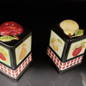 Debbie Mumm, Fruit Basket Salt & Pepper Shakers