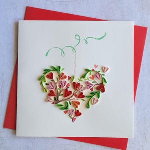 Biglietto d'amore con quilling, cuore di fiori - ghirlanda di cuori - biglietto di nozze, biglietto di anniversario, San Valentino