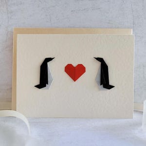 Origami Liebeskarte Pinguine Paar mit Herz - Penguin in love - einzigartige Hochzeitskarte, Jubiläumskarte -Valentinstag - Paper Anniversary