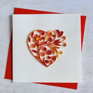 Tarjeta de filigrana con corazón de flores: una tarjeta de felicitación hecha a mano y con mucho cariño para San Valentín, bodas, aniversarios o como regalo romántico.