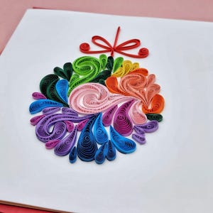 Quilling kerstkaart kerstbal 3 - unieke kerstkaart - regenboog kerstbal - papierkunst