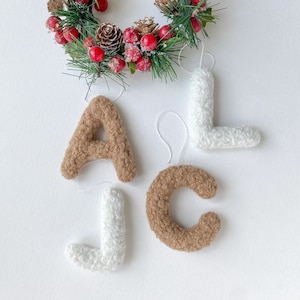 Ornement de lettre en boucle, étiquette initiale de chaussette de Noël
