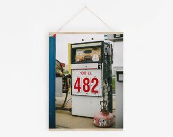 Impresión fotográfica de surtidor de combustible de aeropuerto vintage: Arte de aviación (descarga digital)
