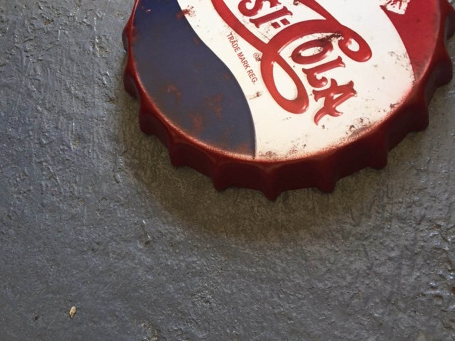 Huge Metal Wall Hanging Bottle Top30cm Round New Cola Etsy Denmark