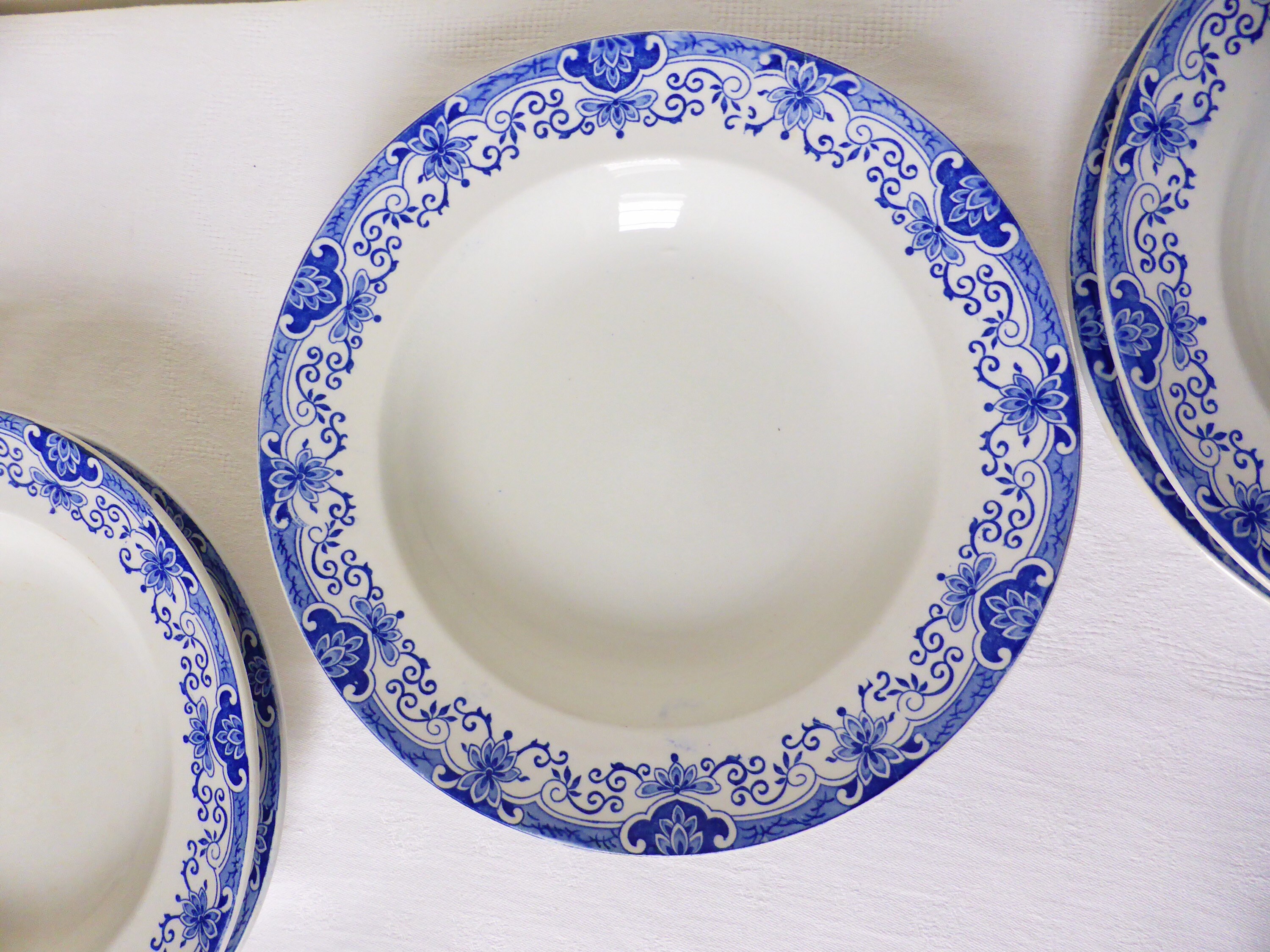 6 Assiettes 3 Plates et Creuses Boch Frères La Louvière Modèle Dina en Porcelaine