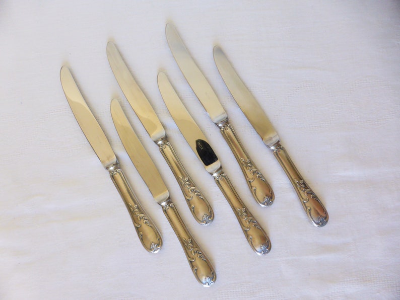 6 vintage dessert knives in hallmarked English silver metal image 8