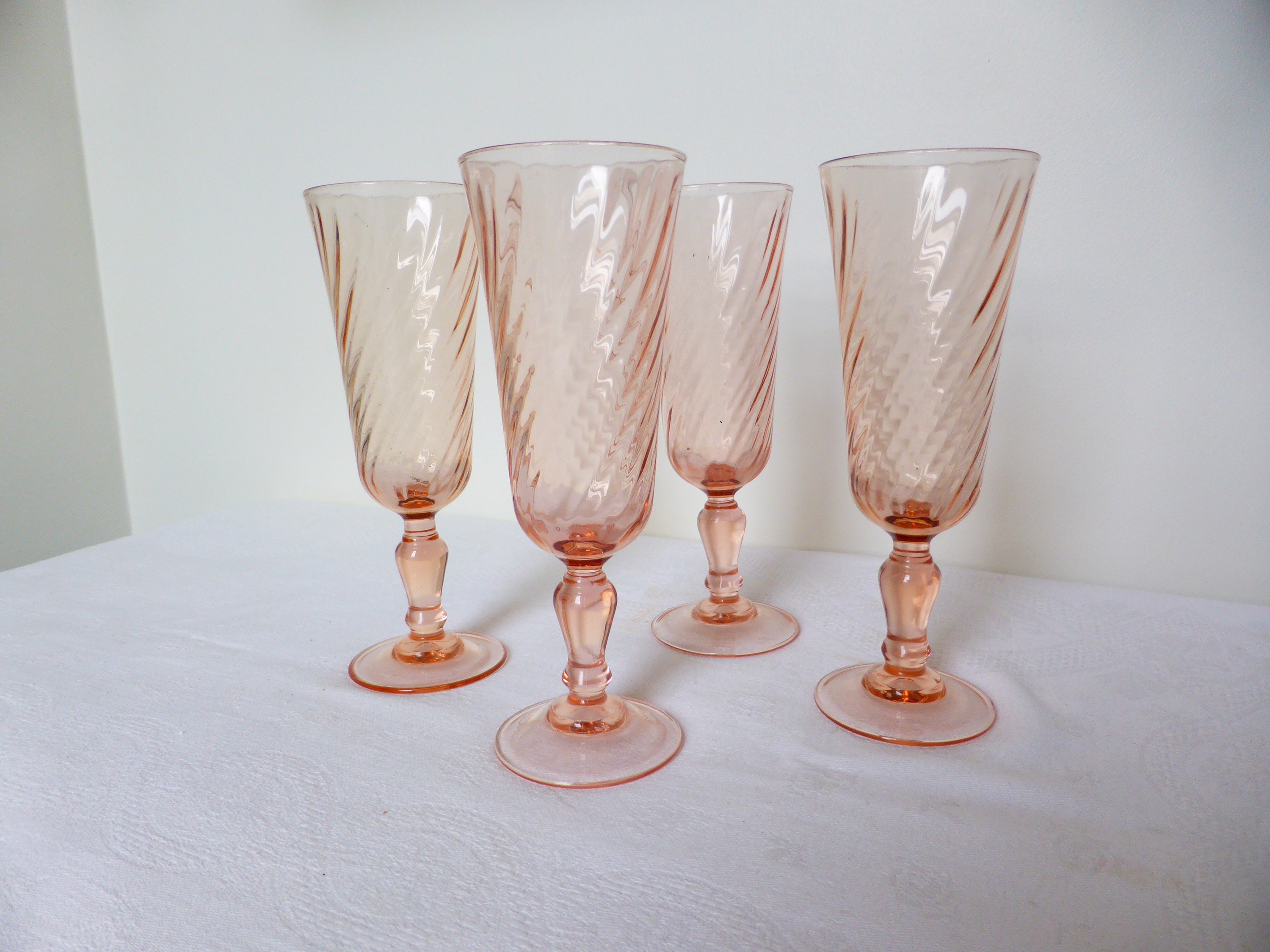 4 Flutes à Champagne Vintage Arcoroc Rosaline en Verre Rose