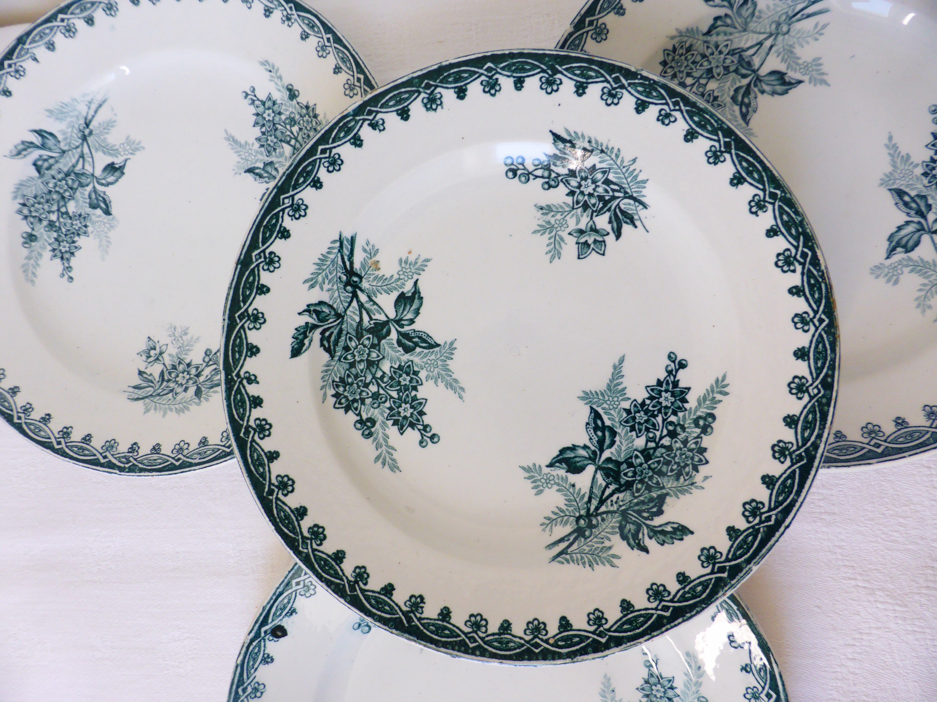 4 Assiettes Dessert Vintage de St Amand Modèle Margot en Porcelaine