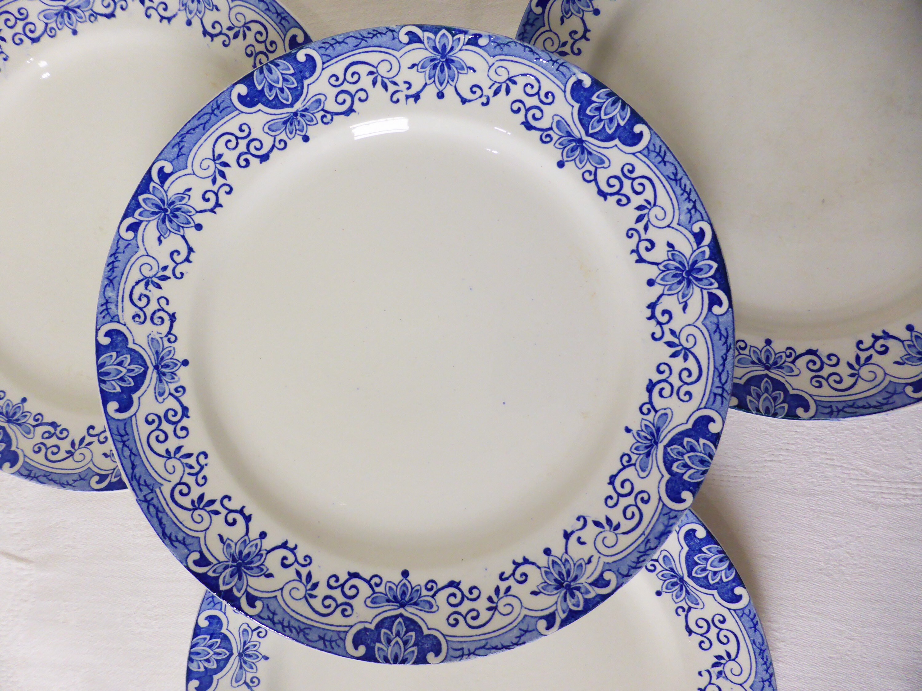 4 Assiettes Dessert Vintage de La Manufacture Boch Frères La Louvière Modèle Dina en Porcelaine