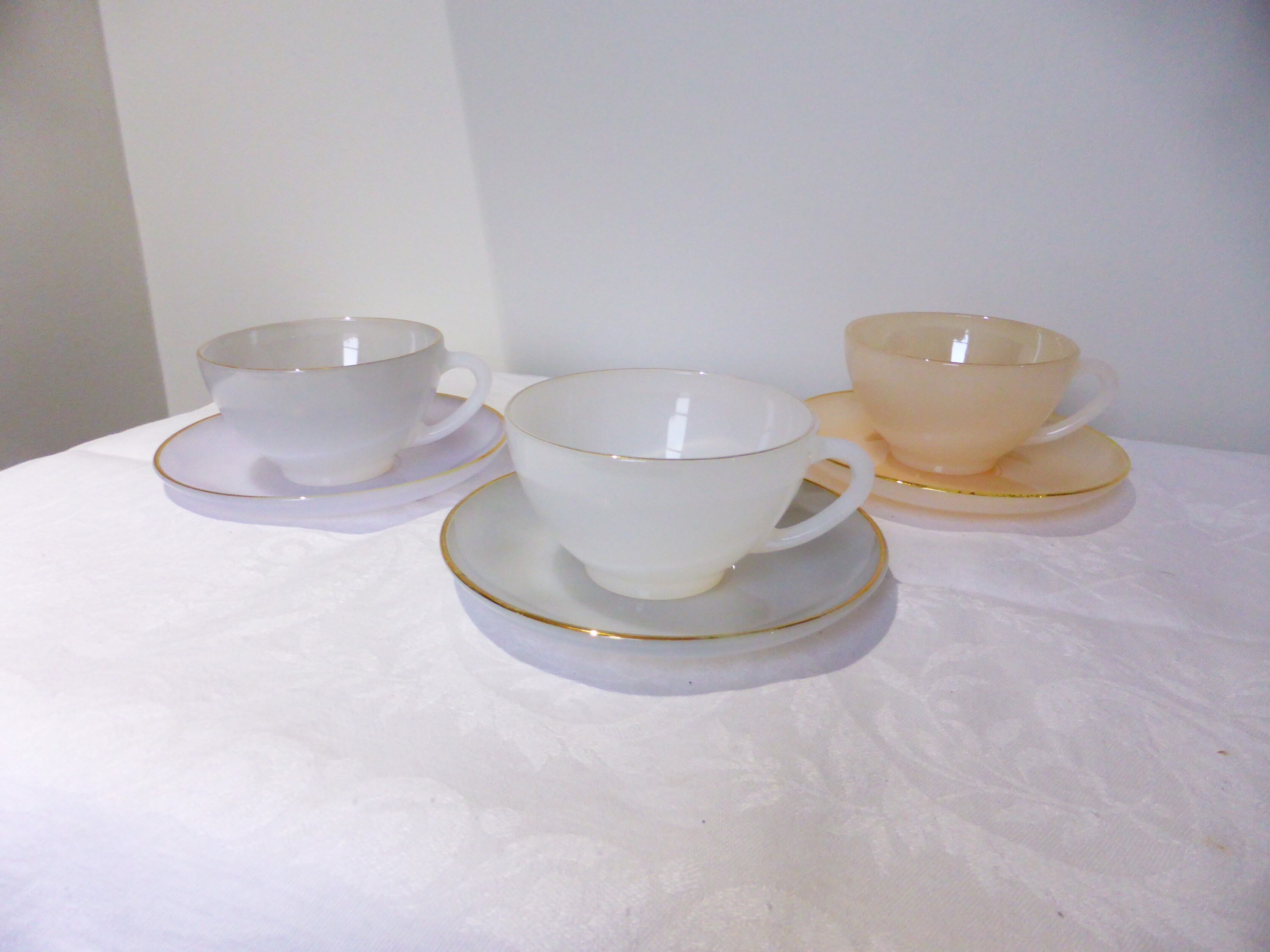 Tasse à thé ou chocolat et sa sous tasse ARCOPAL France décor