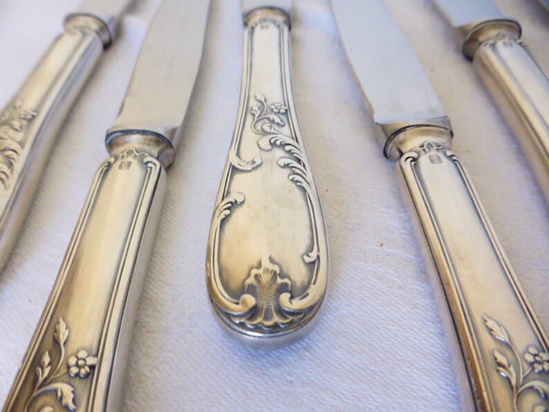 6 vintage dessert knives in hallmarked English silver metal image 5