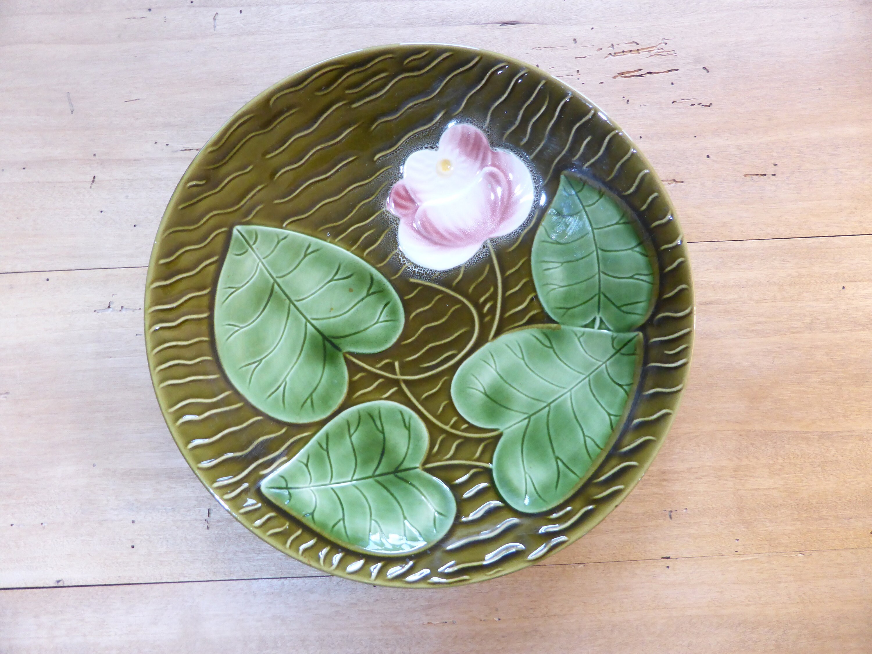 Plat Rond Vintage de Sarreguemines en Porcelaine