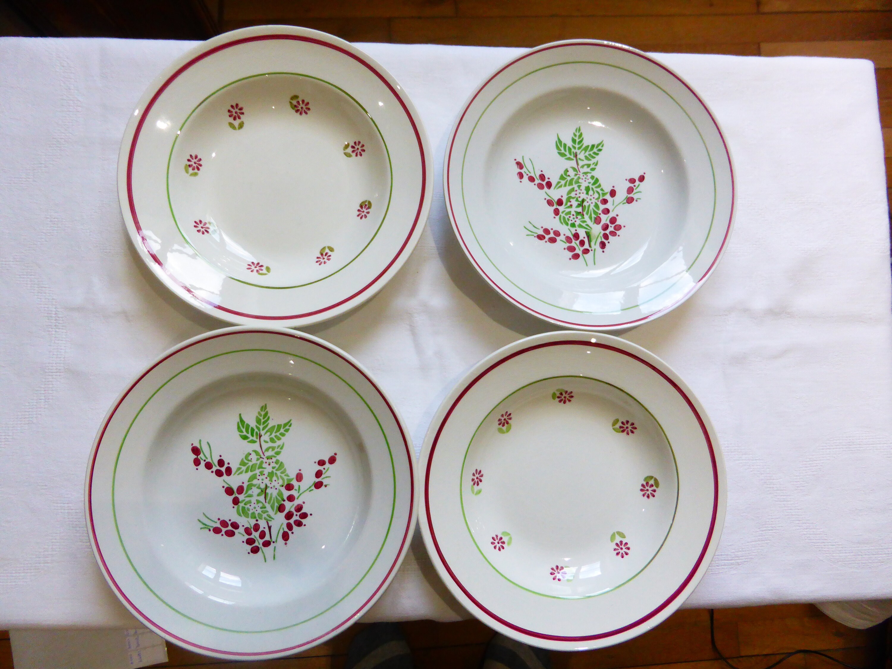 4 Assiettes Creuses Vintage en Pêle Mêle Céramique