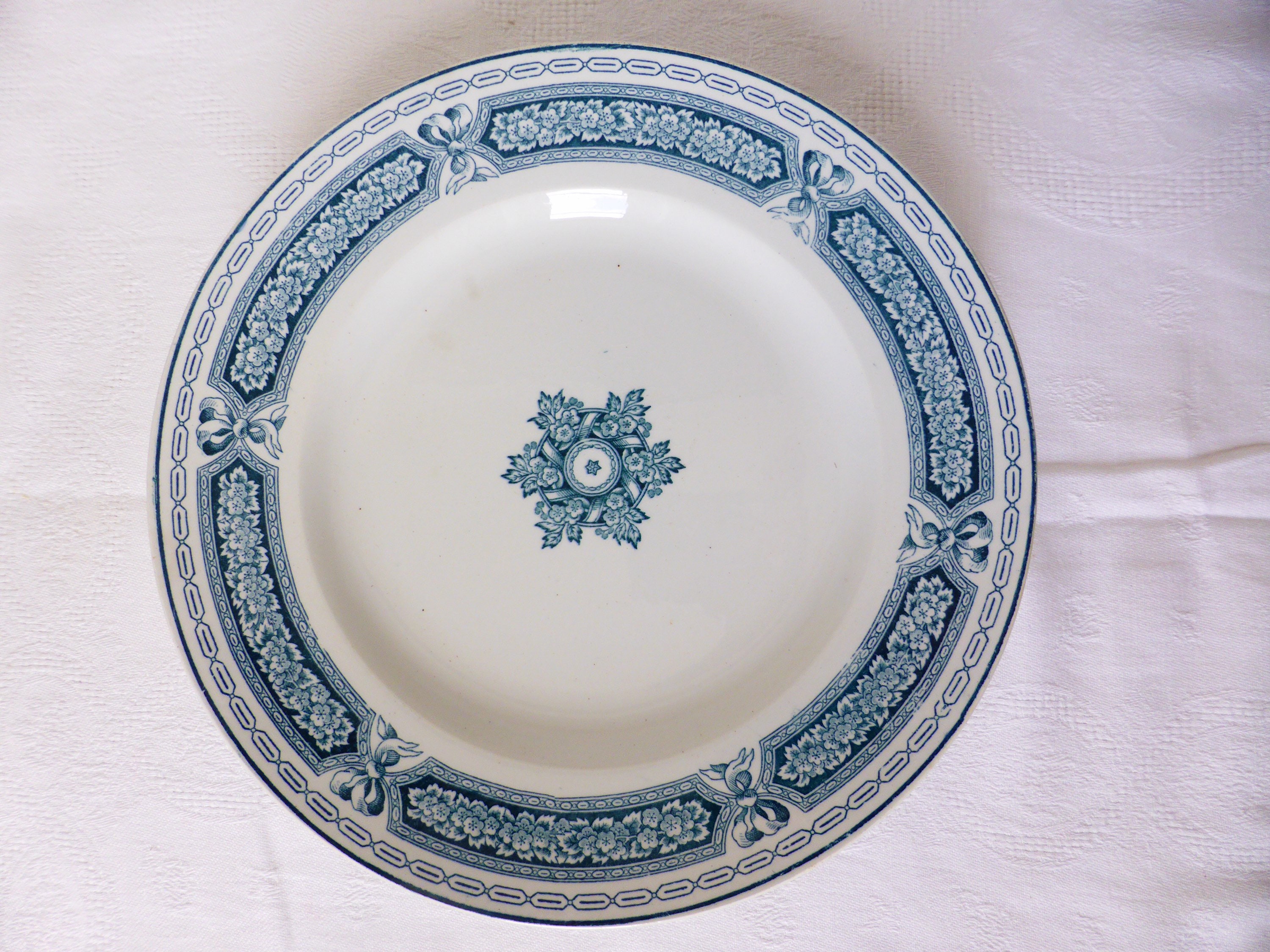 Serviteur Plat sur Piedouche Compotier Vintage en Terre de Fer St Amand et Hamage Modèle Anglais