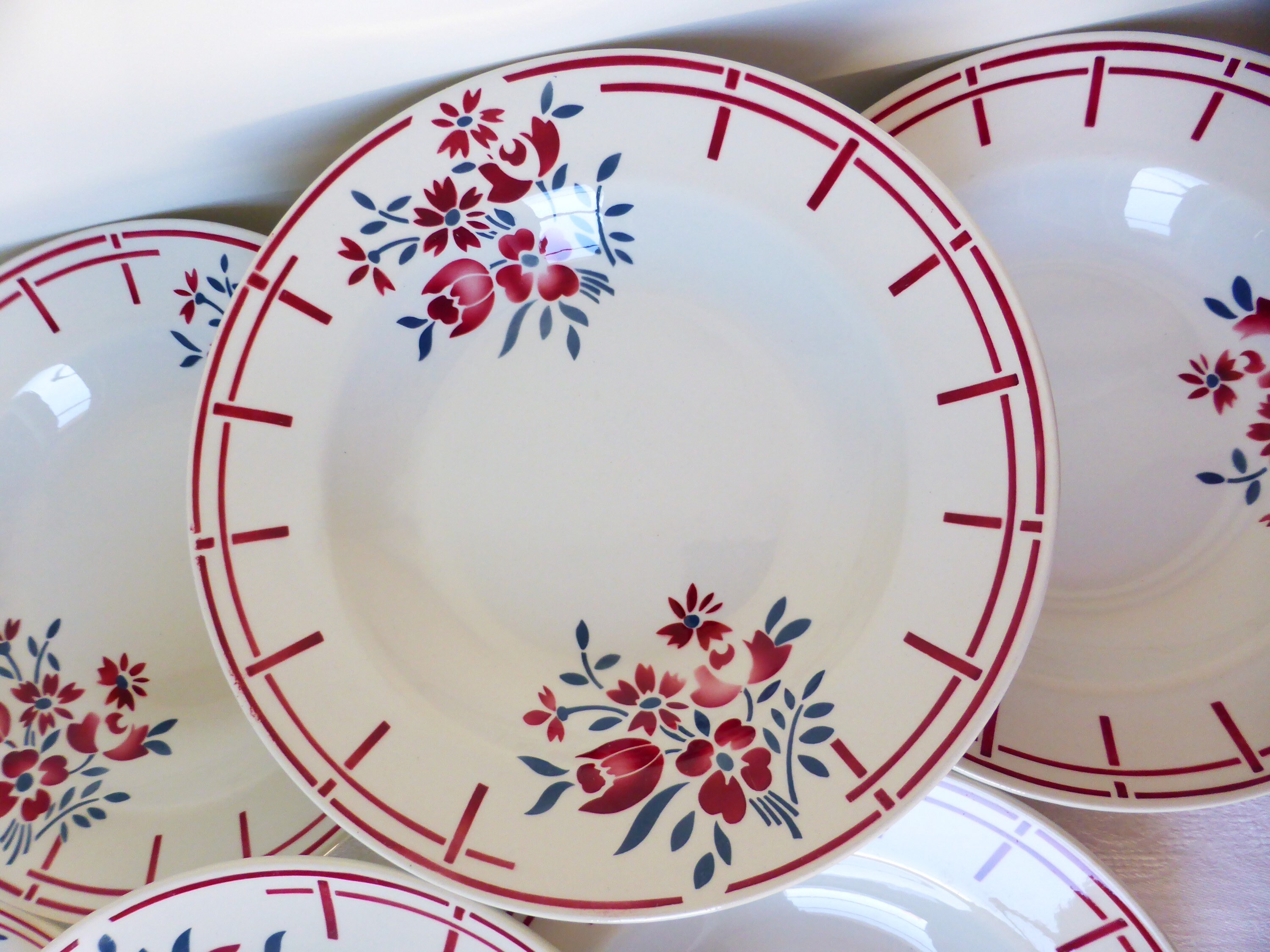 6 Assiettes Creuses Vintage en Porcelaine