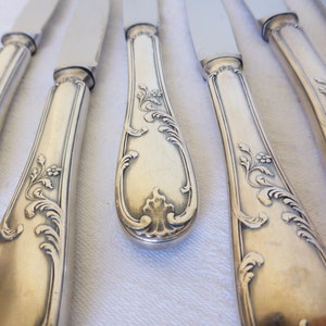 6 vintage dessert knives in hallmarked English silver metal image 2