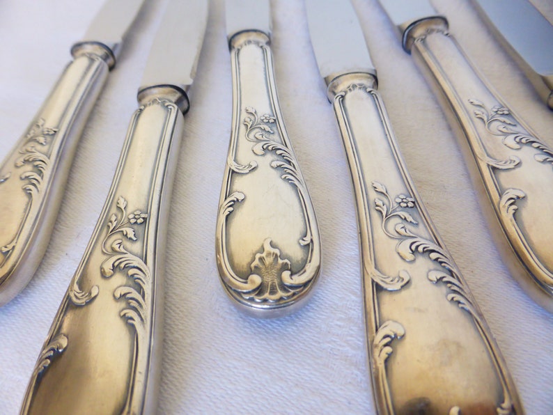 6 vintage dessert knives in hallmarked English silver metal image 2