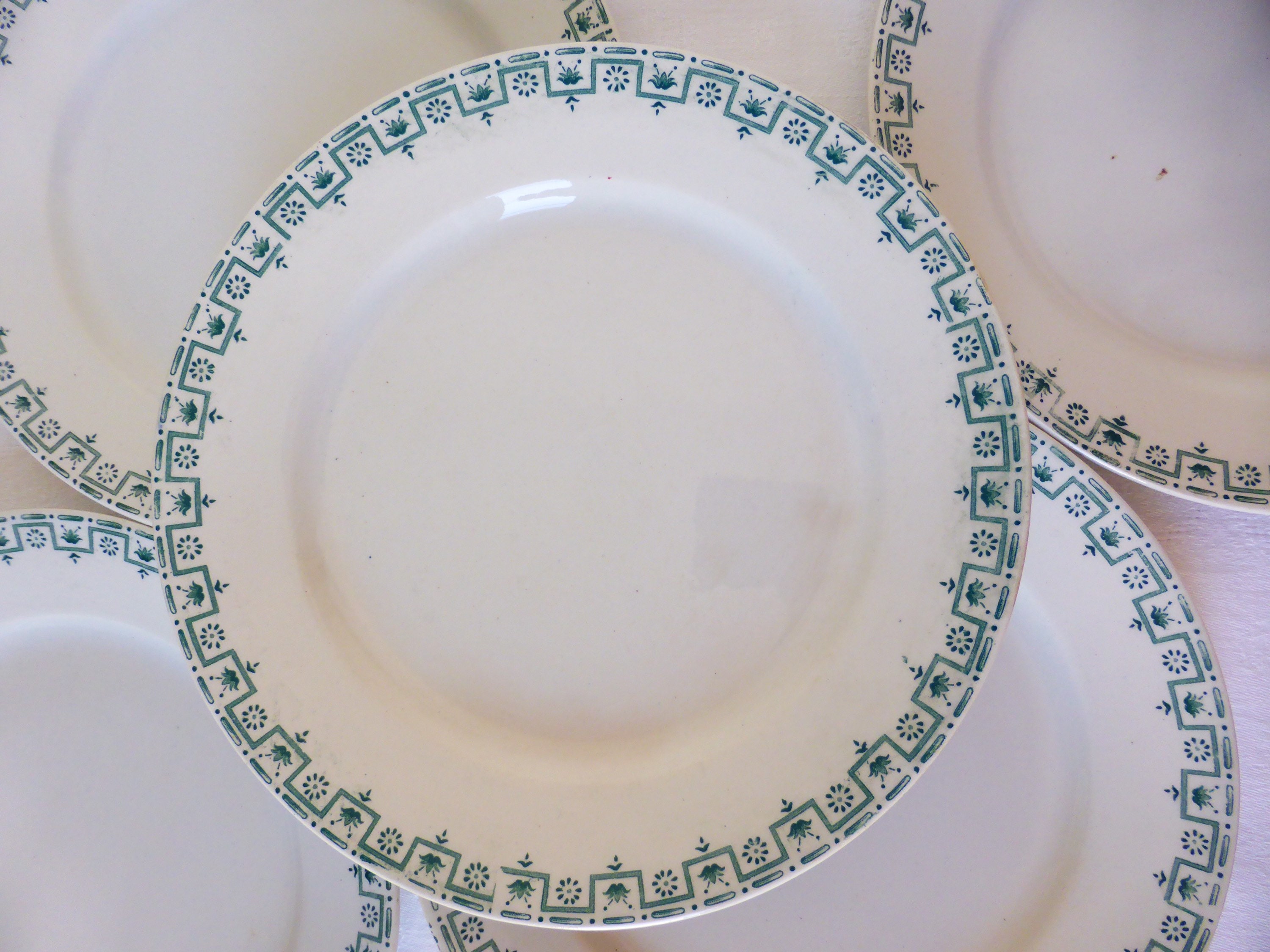 5 Assiettes Plates en Terre de Fer Gien Modèle Manon