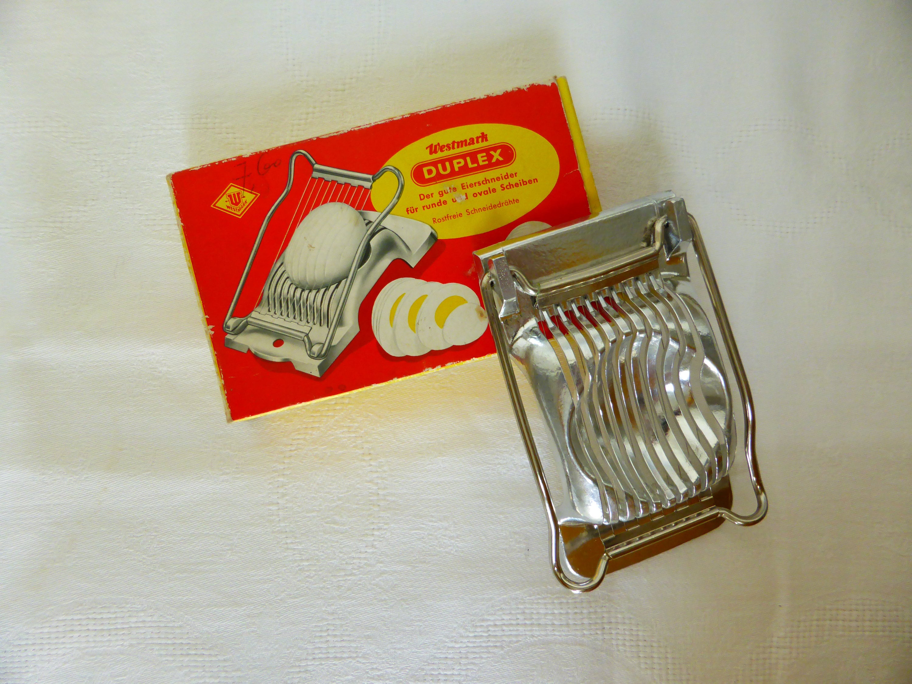 Coupe Oeuf Vintage en Acier