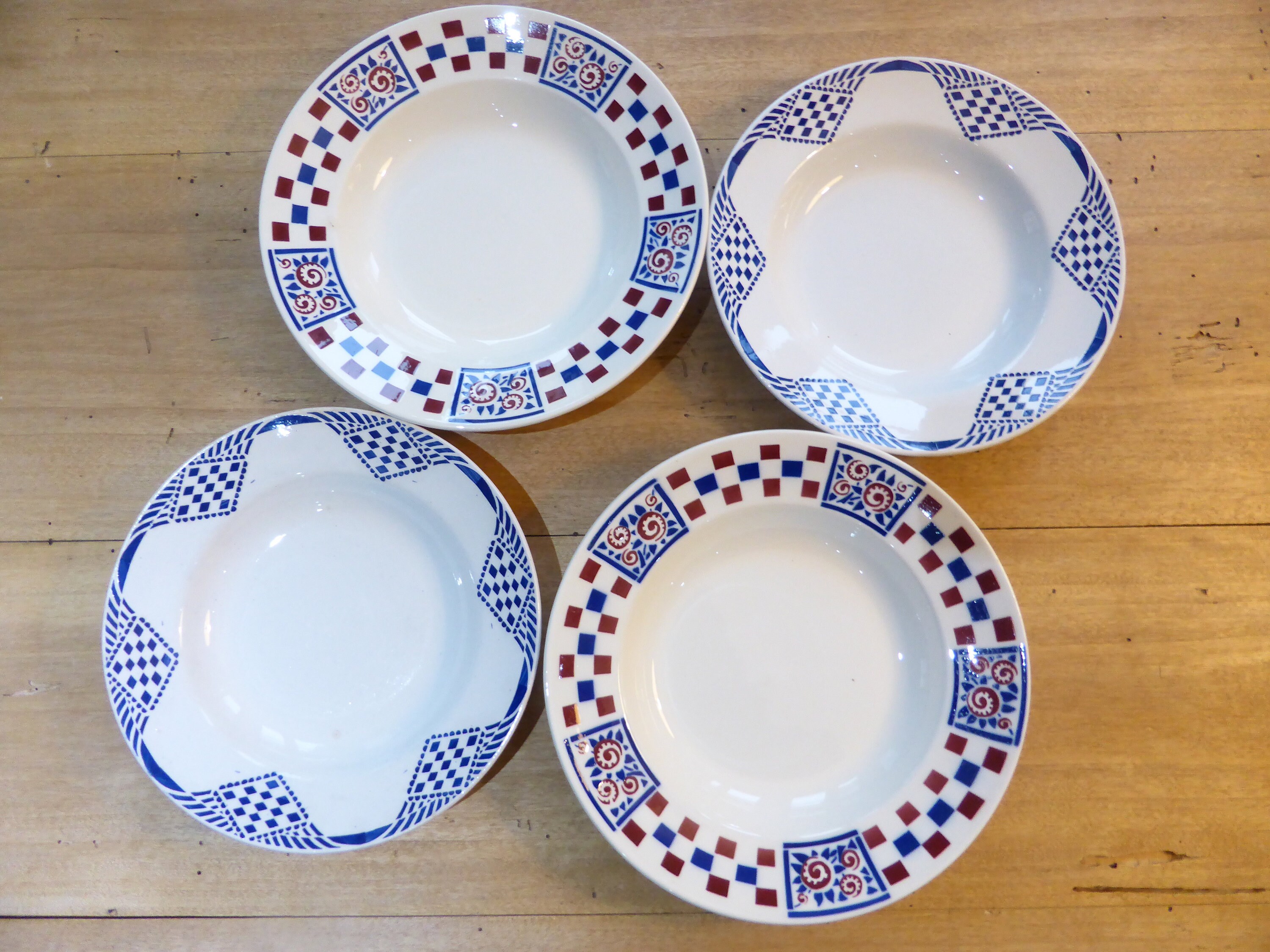 4 Assiettes Creuses en Pêle-Mêle Vintage de Manufactures Françaises Porcelaine