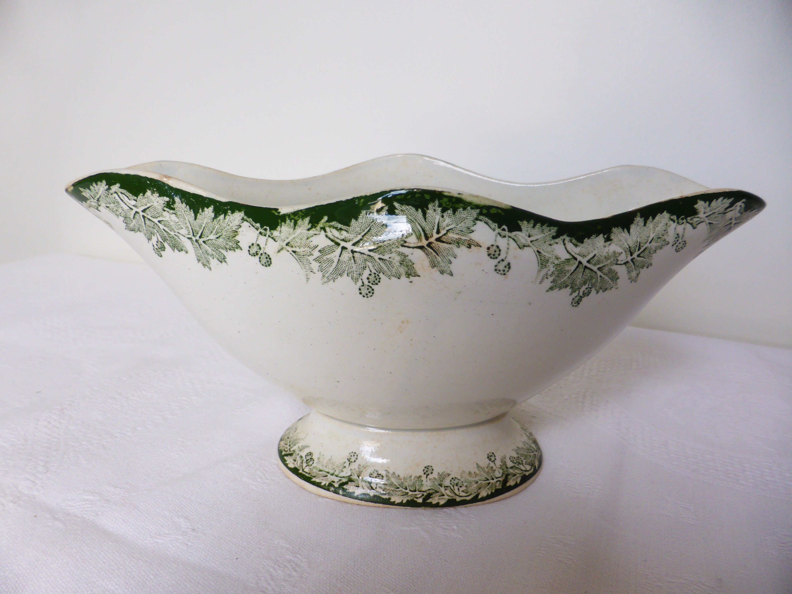 Saucière Vintage de St Amand et Hamage Modèle Platane en Porcelaine