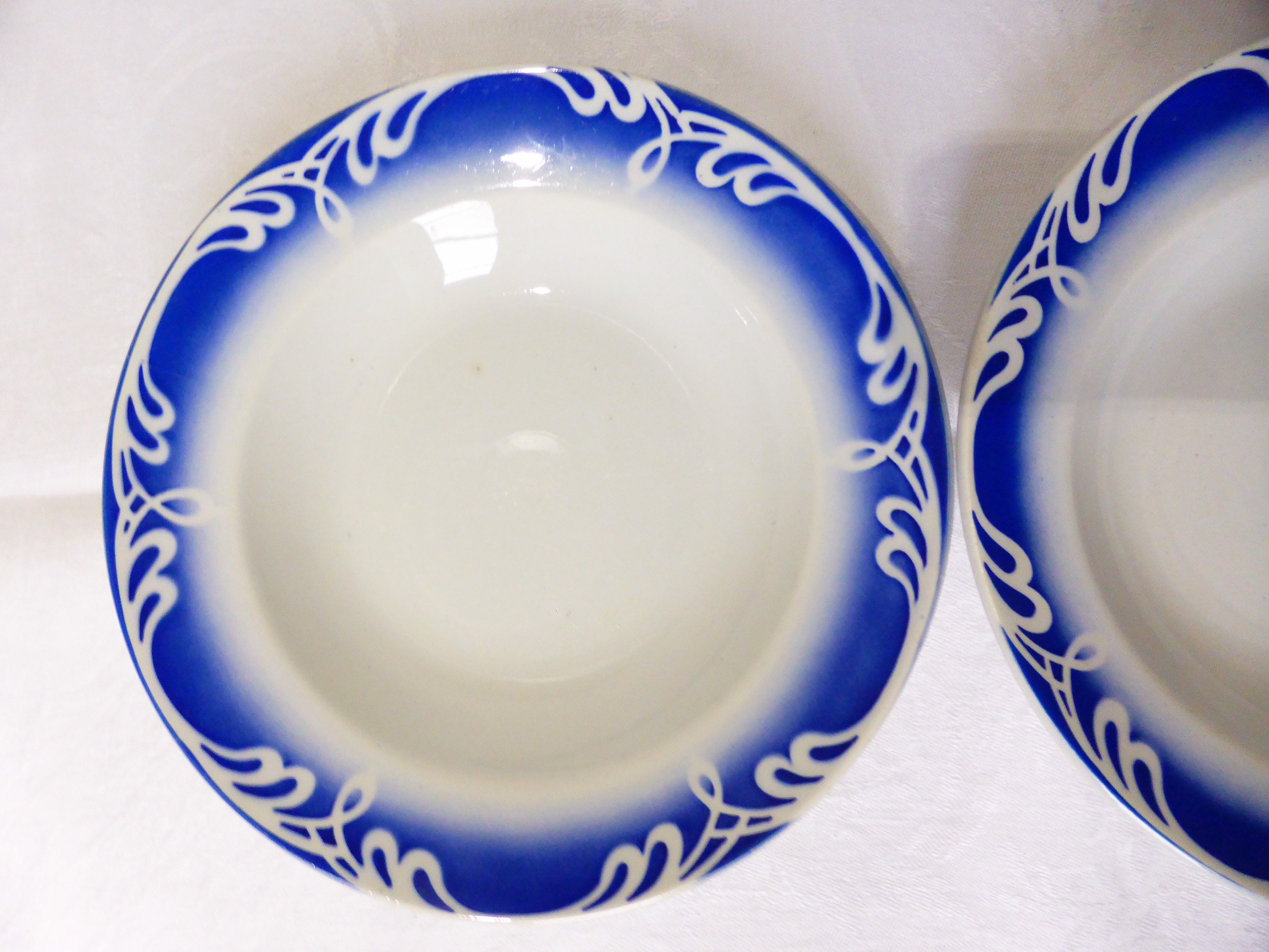 2 Assiettes Creuses Vintage en Porcelaine