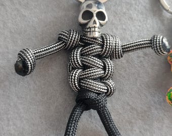 Paracord Keyring, Skull Keyring, Paracord 550 Keyring, Unisex Keyring, Mens Keyring, Handmade Paracord Gift, Keyring Gift, Paracord Buddy