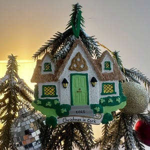 Personalisiertes irisches Zuhause Weihnachtsbaumdekoration Verzierung 2025, kundenspezifisches keltisches Irland Haus-Weihnachtsdekor, kundenspezifisches neues Hauptandenken