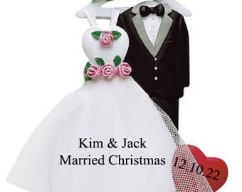 Personalisierte Hochzeitskleidung Weihnachtsbaum Ornament, maßgeschneiderte gerade verheiratetes Paar Ornament, handgemachte Braut und Bräutigam Weihnachtsdekoration