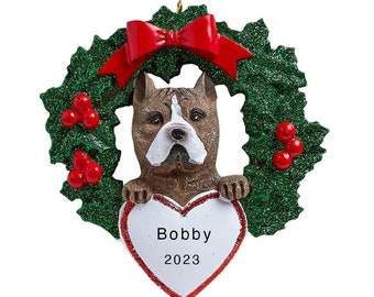 Personalisierte Pitbull-Weihnachtsbaum-Hundeverzierung, kundenspezifische Pitbull-Hund mit Kranz-Weihnachtshundeverzierung, Weihnachtsdekoration-Haustierhund-Verzierung