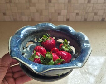 Handmade Stoneware Berry Bowl with Saucer – Green Colander for Fruit, Kitchen Decor