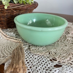 Vintage Anchor Hocking Fire King 2000 Series Jadeite Bowl