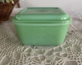 Vintage Anchor Hocking Fire King Jadeite Philbe lidded refrigerator dish - small jadeite refrigerator dish (lid is chipped!)