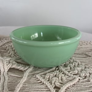 Jadeite Fire King Restaurant Ware G300 Beaded Rim Bowl - 15