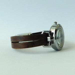 Watch for women with a leather band. Retro minimalist style. Custom size. Magnetic clasp. 画像 13