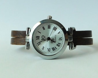 Watch for women with a leather band. Retro minimalist style. Custom size. Magnetic clasp.